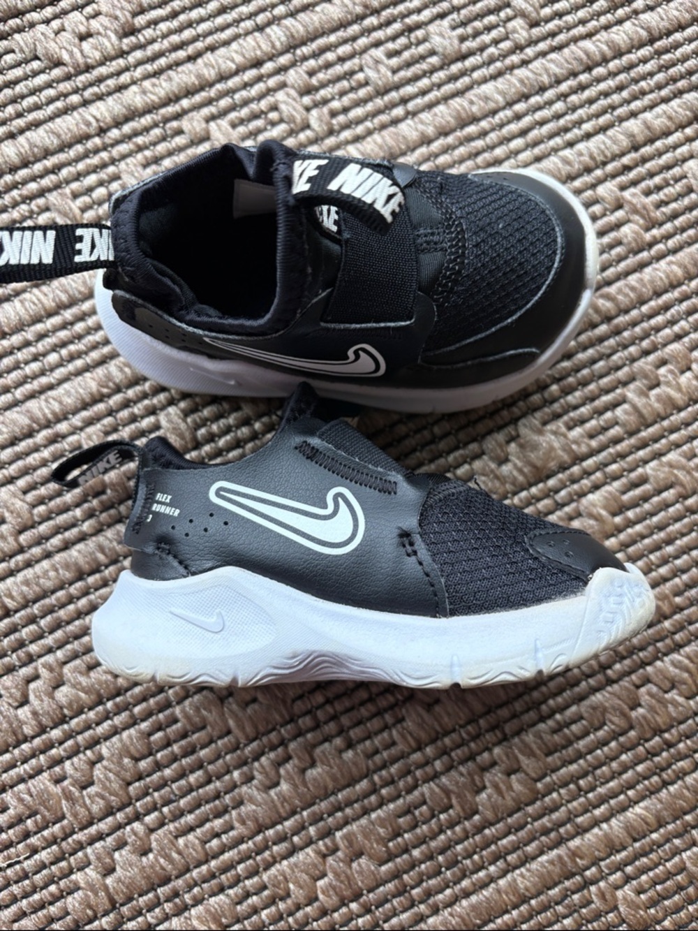 Nike Black and White Toddlers' Slip-On Sneakers size 5